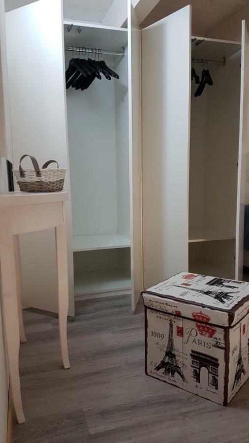 Appartamenti Laura Wi-Fi Curti المظهر الخارجي الصورة